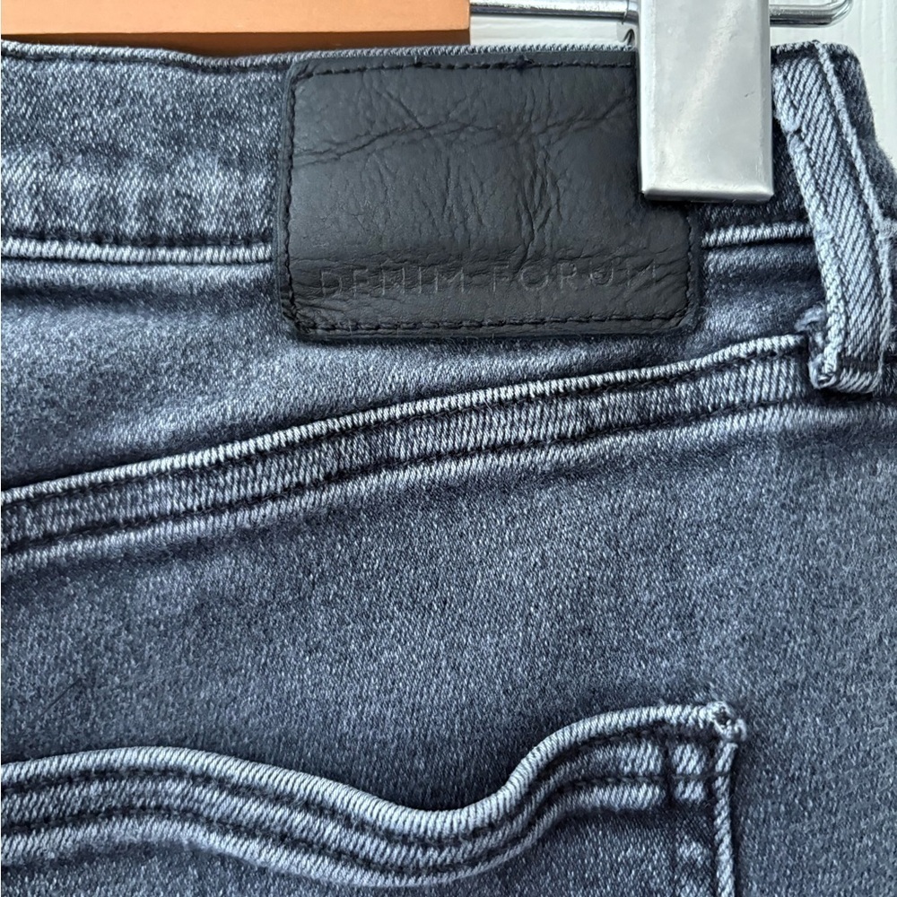 Denim Forum Aritzia the Lola high rise skinny crop grey wash size 28=26x24” - Picture 5 of 15